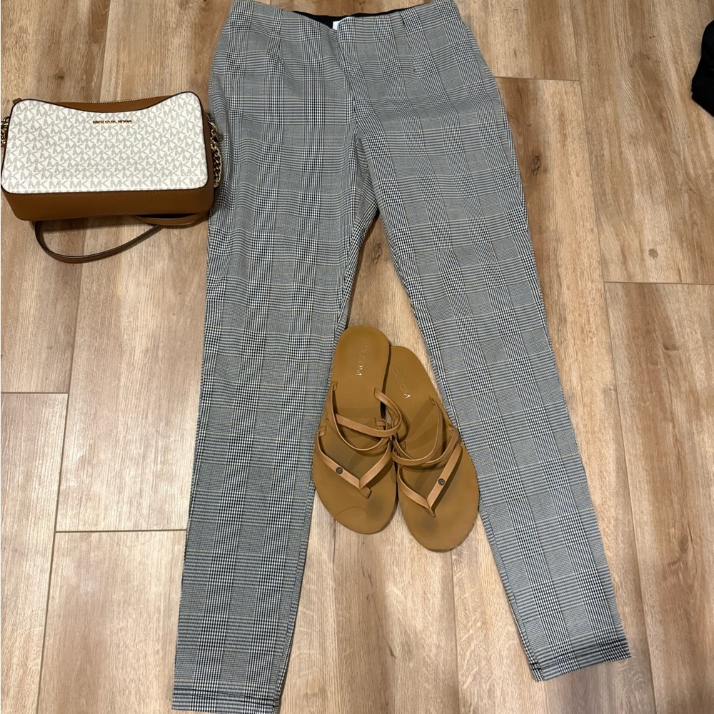 Calvin Klein Gray Ankle Cropped Pants with Modern Silhouette